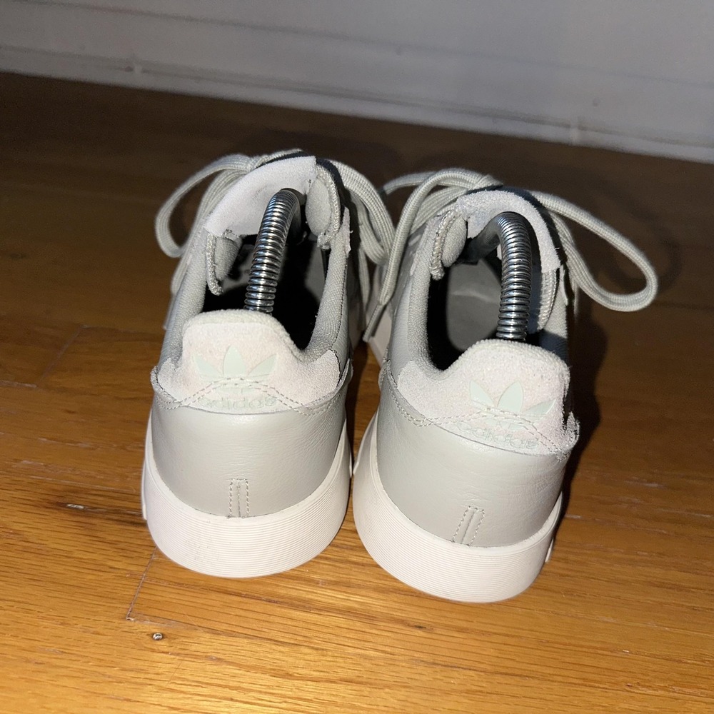 Adidas Supercourt Shoes Womens Size 7.5 Gray White Leather EE6045 Low Top Casual - Picture 4 of 10